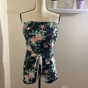 ❤️NWOT streetwear society flower printed romper💕